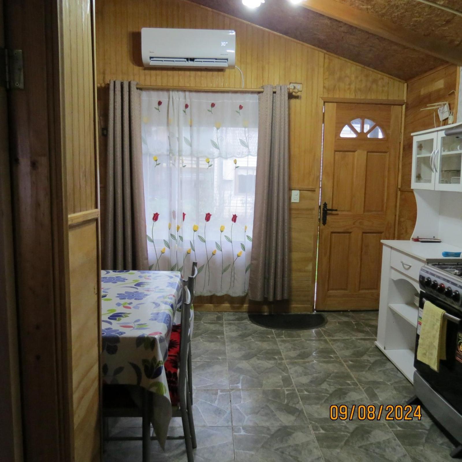 Hostal Y Cabanas Ventisquero Puerto Puyuguapi Exteriör bild